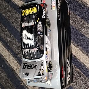 2005 preferred series 124 scare diecast Trex Ford Taurus for Matt kenseth$17 Car